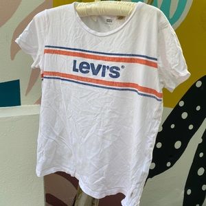 Levi’s tshirt